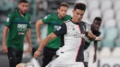 Ronaldo 2 lần gỡ hòa cho Juve trên chấm11m