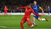 Gnabry (Bayern) ghi 2 bàn trong trận lượt đi