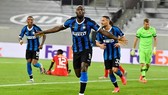Rimelu Lukaku mừng bàn thắng