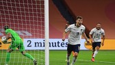 Nicolo Barella ăn mừng bàn thắng