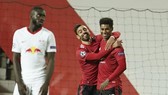 Các cầu thủ Man United ăn mừng chiến thắng