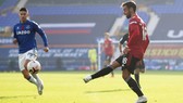 Cú vuốt bóng ở góc khu cấm địa của Bruno Fernandes đã bật teru`1ng cột xa và văng luôn vào lưới
