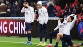Các cầu thủ PSG chuẩn bị cho trận đấu quyết thắng