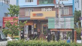 Lực lượng chức năng đang khám nghiệm hiện trường tại ngân hàng bị cướp