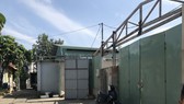 Một công trình trong cụm 7 công trình không phép của ông Lê Hữu Thành, Phó Chủ tịch HĐND quận Thủ Đức cùng người thân đang được tháo dỡ. Ảnh: KIỀU PHONG