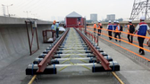Đường ray tuyến metro số 1 Bến Thành - Suối Tiên bắt đầu được lắp đặt từ ngày 24-10-2017. Ảnh: QUỐC HÙNG