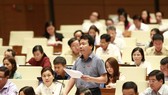 ĐB Ngô Trung Thành (Đắk Lắk) phát biểu tại phiên họp. Ảnh: VIẾT CHUNG