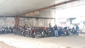 Nhiều ý kiến đề nghị cân nhắc việc sử dụng tạm thời gầm cầu cạn để trông, giữ phương tiện giao thông tham gia giao thông đường bộ