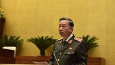 Bộ trưởng Bộ Công an Tô Lâm trình bày Báo cáo trước Quốc hội. Ảnh: QUANG PHÚC