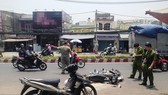 Công an khám nghiệm một vụ tạt axit trên đường phố, ở TPHCM trước đó. Ảnh: CHÍ THẠCH