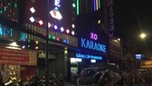Sau khám xét nhà riêng và nhà cha mẹ, tiếp tục khám xét quán karaoke của Phúc “XO“