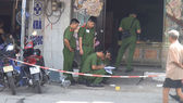 Công an khám nghiệm hiện trường. Ảnh: C.T