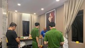 Công an khám nghiệm hiện trường. Ảnh: Đ.N
