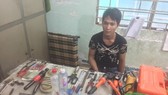 Đối tượng Đồng cùng tang vật. Ảnh: C.T