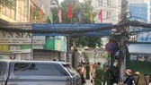 Công an phong tỏa con hẻm