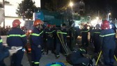 Lực lượng tại hiện trường. Ảnh: VŨ PHONG