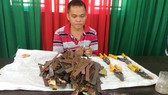 Phạm Bá Quang cùng tang vật thu giữ