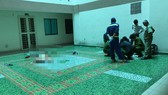 Công an khám nghiệm 1 vụ án trước đó. Ảnh: C.T