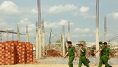Vụ sập tường khiến 10 người tử vong: Tạm giữ 3 người liên quan
