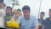 Hình ảnh Nguyễn Tấn Lương và nhóm giang hồ vây xe công an gây xôn xao dư luận ở tỉnh Đồng Nai, vào tháng 6-2019.