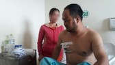 Nạn nhân với thương tích trên người. Ảnh: VŨ PHONG