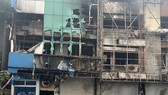 Công an khám nghiệm hiện trường. Ảnh: CHÍ THẠCH