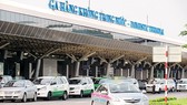 Taxi đón khách tại sân bay Tân Sơn Nhất