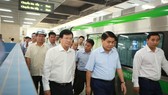 Phó thủ tướng Trịnh Đình Dũng thị sát đường sắt Cát Linh- Hà Đông