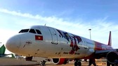 Máy bay vừa được kéo lên đường băng và đưa về sân đỗ