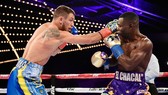 Vasyl Lomachenko (trái) trong trận thắng Guillermo Rigondeaux