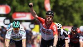 Andre Greipel ăn mừng chiến thắng ở đích đến