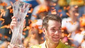 John Isner và chiếc cúp của cuộc đời