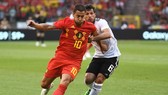Eden Hazard (trái)