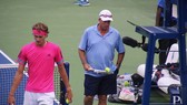 Ivan Lendl và Alexander Zverev trên sân tập