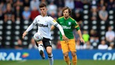 Mason Mount (trái) - lá bài tẩy của Lampard ở Derby County