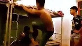 Nam sinh lớp 9 bị đánh “hội đồng” tại ký túc xá, hiệu trưởng lên tiếng