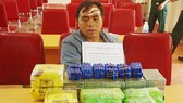 Bắt quả tang một thầy giáo mang súng đạn vận chuyển lượng ma túy "khủng"
