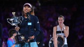Naomi Osaka xúc động khi phát biểu trên bục nhận giải
