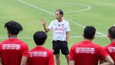 HLV Bae trong những ngày đầu nhận việc ở Muangthong
