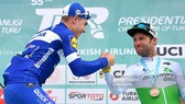 Mark Cavendish (phải) giành hạng 3 ở chặng 3 của Tour of Turkey