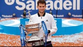 Thiem nâng chiếc cúp vô địch Barcelona Open