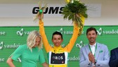 Egan Bernal mặc Áo vàng Tour de Suisse
