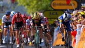 Van Aert rút thắng hàng loạt "hảo thủ" đua nước rút tốc độ ở đích đến