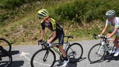 Adam Yates kiệt sức trên đường đèo