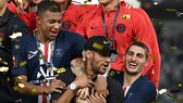 Neymar trên bục nhận giải