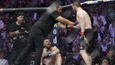 Khabib suýt kết liễu McGregor