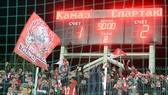 CĐV Spartak trên khán đài SVĐ KAMAZ