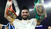 Beterbiev hiện đang sở hữu 2 đai WBC và IBF hạng dưới nặng