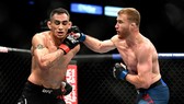 Gaethje ra quyền phải trúng thẳng mặt Ferguson