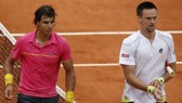 Soderling (áo trắng) sau chiến thắng kinh điển trước Nadal ở Rolang Garros 2009